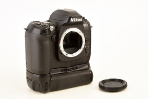 Nikon D100 6.1 MP Digital SLR Camera Body with MB-D100 Grip Cap & Battery V25 Nikon D100 6.1 MP Digital SLR Camera Body with MB-D100 Grip Cap & Battery V25
