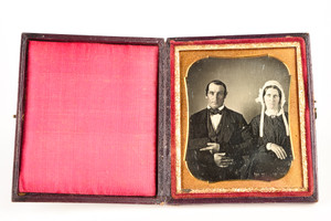 Daguerreotype of Man & Woman Couple in 1/6 Plate Wood Composite Union Case V23