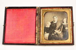 Daguerreotype of Woman & 2 Children in 1/6 Plate Wood Composite Union Case V26