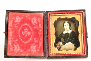 Daguerreotype - Young Lady in Fine Dress 1/9 Plate Wood Composite Union Case V21