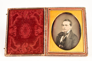 Daguerreotype of Gentleman in Fine Dress 1/4 Plate Wood Composite Union Case