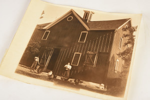 1930s 10x8'' Sepia Gelatin Silver Photo - Couple Fedding Chickens by Barn V21