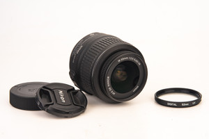 Nikon DX AF-S Nikkor 18-55mm f/3.5~5.6 VR G Zoom Lens with Both Caps & UV V28