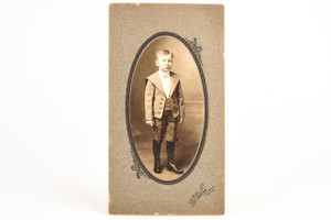 1880s Mounted Albumen Photo 4¼x7¾'' - Young Gentleman Dressed in Formal Suit V27