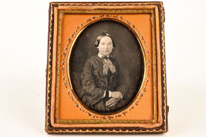 Daguerreotype Photo Beautiful Young Victorian Woman in 1/6 Plate Case V29