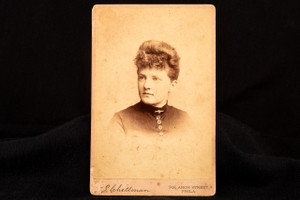 Late 1800s Cabinet Card - UNCANNY Maisie Williams / Arya Stark Lookalike V25