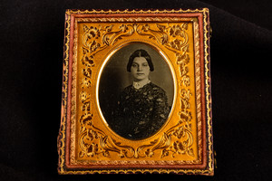 Daguerreotype 1/6th Plate Elegant Young Woman in Floral Vignette Mat Case V24