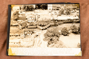 1947 AP Wirephoto Fonda NY New York Central Freight Train Derailment Photo V37
