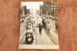 President Truman Walks With WWI Veterans Kansas City 1947 AP Wirephoto V31