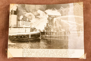 1947 AP Wire Photo Brooklyn NY Pier 8 Fire Rio Parana Freighter East River V31