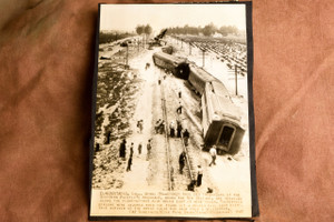 Southern Pacific Argonaut Train Derailment Wreck Ontario 1947 AP Wire Photo V35