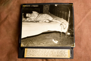 Knoxville Teen Girl Chained to Bed Property Dispute 1947 AP Wire Photo V30