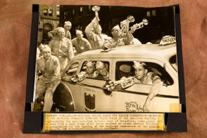 1947 AP Wire Photo American Legion Drum & Bugle Corps Arrive NYC Convention V30
