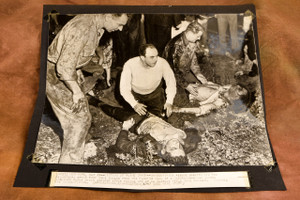 LaGuardia NY Plane Crash Rescue Victims 14½x13¼ 1947 AP Wire Photo V32
