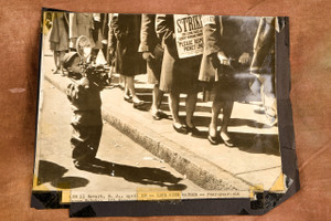 Boy Films Newark Strike Picket with Graflex Press Camera 1947 AP Wire Photo V31