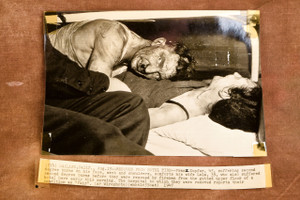 Oakland Hotel Fire Burn Victims Rescued 8 x 5½ 1947 AP Wire Photo V35