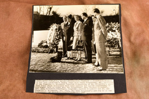 Roosevelt Family Marks FDR Death Anniversary 8x8¼ 1947 AP Wire Photo V30
