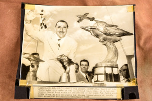 Paul Mantz Wins Bendix National Air Race Trophy 8⅝x7¼ 1947 AP Wire Photo V37