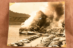 Island Queen Fire Engulfs Pittsburgh Waterfront 6⅝x5½ 1947 Press Photo V36