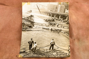 Island Queen Firefighting Scene Pittsburgh 9⅛x7¼ 1947 Associated Press Photo V39