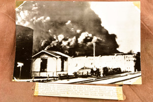 Java Port Warehouse Fire Probolinggo Indonesia 7⅞x5¼ 1947 AP Wire Photo V31