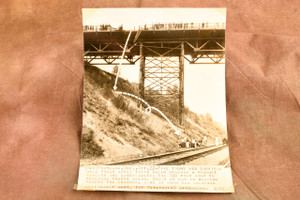 Portland Oregon 100-Foot Viaduct Car Crash 6¾x9¼ 1947 AP Wire Photo V39