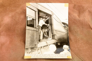 Fatal Train Crash Body Recovery Philadelphia 6⅛x8¾ 1947 AP Wire Photo V37