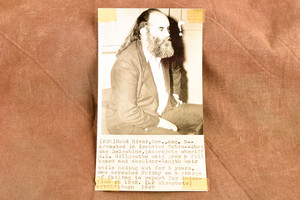 Draft Evader Hid 5 Years in Oregon Cabin 3¾x6¾ 1947 AP Wire Photo V38