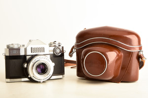 Zeiss Ikon Contaflex 35mm SLR Camera w Tessar 50mm f/2.8 Lens & Case Germany V39