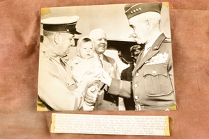 Gen Omar Bradley Greets Baby Randi Hansen DC Airport 8x6¾ 1947 AP Wire Photo V37