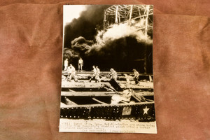 Texas City Explosion Bodies Carried From Monsanto 6 x 8¾ 1947 AP Wire Photo V30
