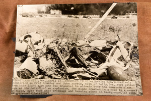2 Killed Texas City Explosion Airplane Wreckage 9 x 7 1947 AP Wire Photo V39