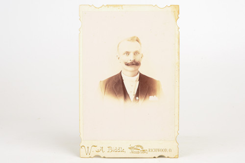 1890s Cabinet Card 6½ x 4¼ Albumen Photo w Scalloped Edge - Sharp Focus Man V21