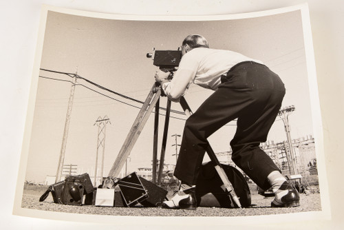 1950s 10 x 8'' B & W Gelatin Silver Photo - Photographer in Action Ray Ford V27