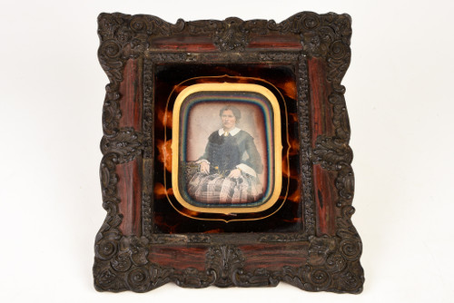 Daguerreotype of Woman with Gold Toned Accents 1/4 Plate in Antique Frame V26