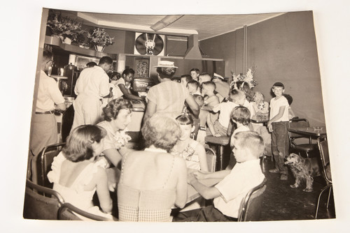 1950s 9½x7½ Geltain Silver Photo - Multi Race Patrons Diner or Soda Shop V25