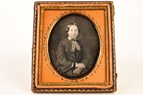 Daguerreotype Photo Beautiful Young Victorian Woman in 1/6 Plate Case V29