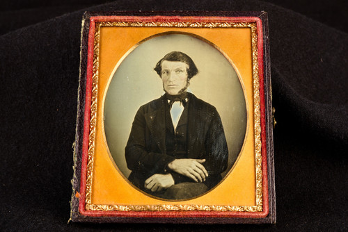 1840s Daguerreotype Photo Intense Victorian Gentleman 1/6 Plate Portrait V29