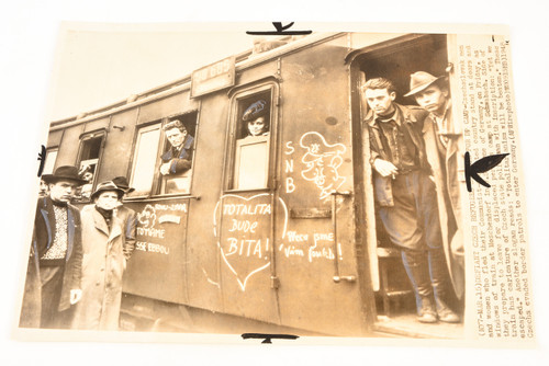 1948 WWII Press Photo Fleeing Czech Refugees Moschendorf Germany 9½x7¼" V29