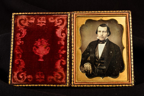 Daguerreotype Photo 1/4 Plate Intense Young Gentleman Portrait in Full Case V27