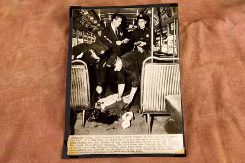 Bandit Killed in NYC Bus Hold Up Photo Crime Scene 1947 AP Wirephoto V39