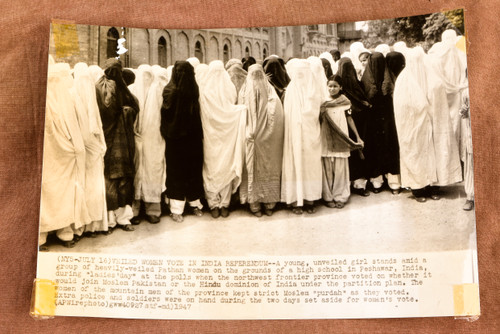 Veiled Pathan Women Voting India Partition Referendum AP Wire Photo 1947 V38