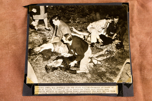 1947 United Air Lines LaGuardia Plane Crash Rescue Scene AP Wire Photo V30