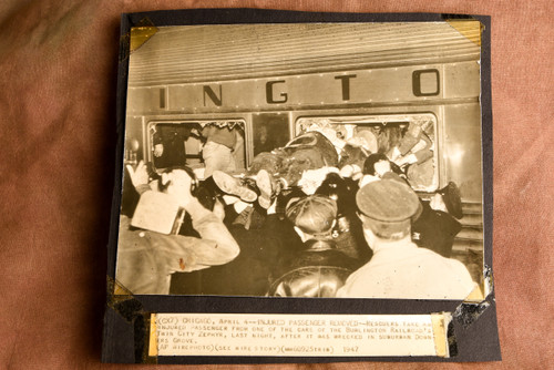 1947 AP Wire Photo Chicago Burlington RR Twin City Zephyr Train Wreck Rescue V33