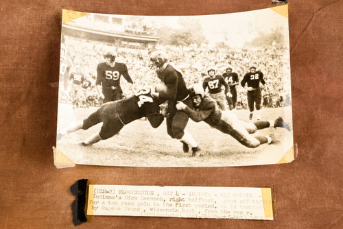 Indiana vs Wisconsin Dick Deranek Football Action 7¾×5¼ 1947 AP Wire Photo V33