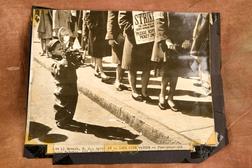 Boy Films Newark Strike Picket with Graflex Press Camera 1947 AP Wire Photo V31