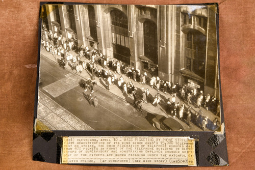 Cleveland Telephone Workers Strike 8½×7⅝ 1947 AP Wire Photo V32