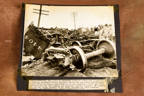 Springfield MO Frisco 9 Car Passanger Train Wreck 9 x 8¼ 1947 AP Wire Photo V34