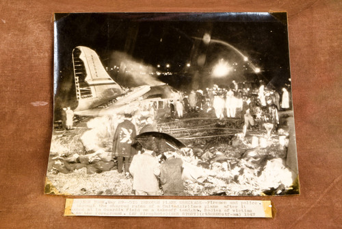 United Airlines DC-4 Crash LaGuardia NY Recovery 8¾x7 1947 AP Wire Photo V39