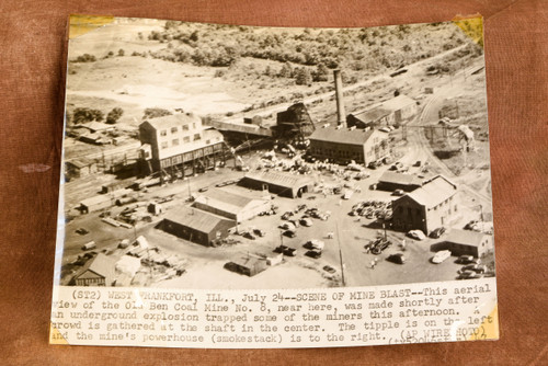 West Frankfort Illinois Old Ben Mine No 8 Blast 8⅜x6½ 1947 AP Wire Photo V33